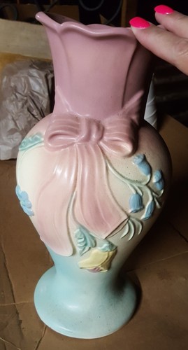 Hull pottery bow knot - , vase