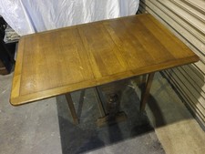 SOLID & VENEER PANELLED OAK  DROP LEAF DINING TABLE CHUNKY TURNED SUPPORTS.