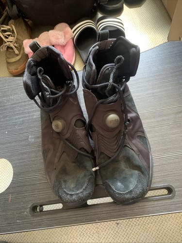 Pair black and brown reebok - black,