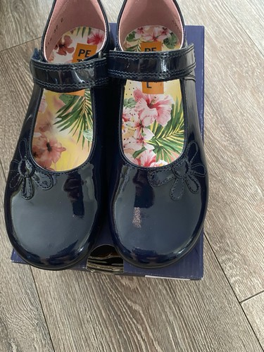 Petasil navy patent - petasil, leather