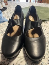 Clark’s Artisan Black Shoes Size 8