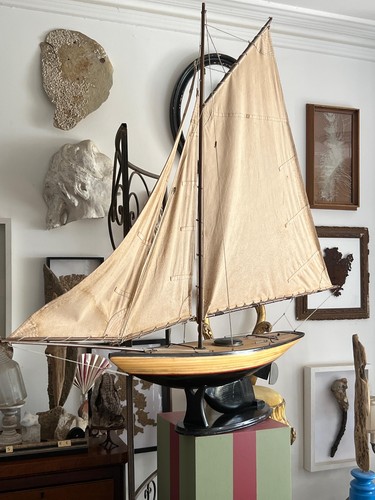 Beautiful model yacht - ., brass