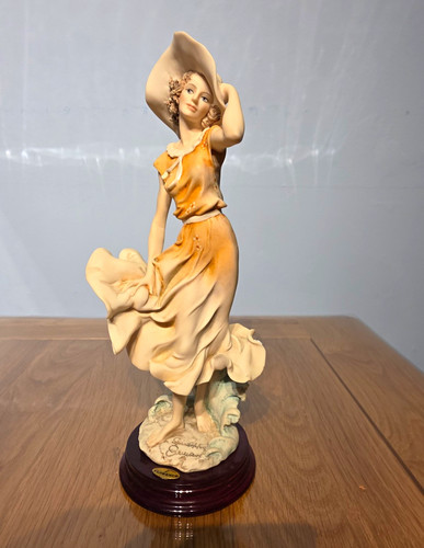 Capodimonte figurine used - figurine, good