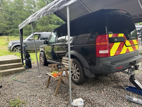 Breaking land rover discovery