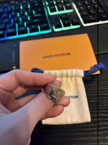 Louis vuitton monogram signet - vuitton,