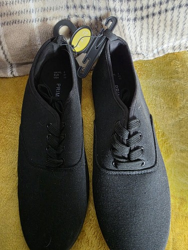 Bnwt black plimsoles size - bnwt,