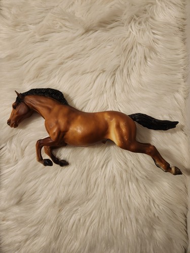 Breyer jumping horse 300 - breyer,