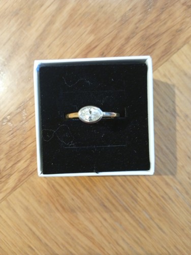 18ct yellow gold - , diamond