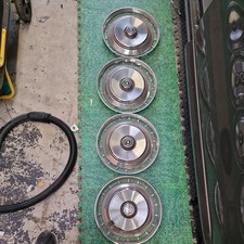 COLLECTABLE VINTAGE/CLASSIC FORD GRANADA/CONSUL CAR WHEEL TRIMS HUB CAPS X4