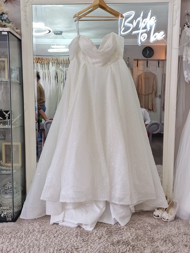 Wedding dress never worn - worn, no