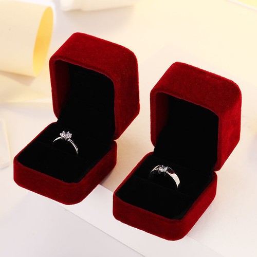 Red velvet ring - red,