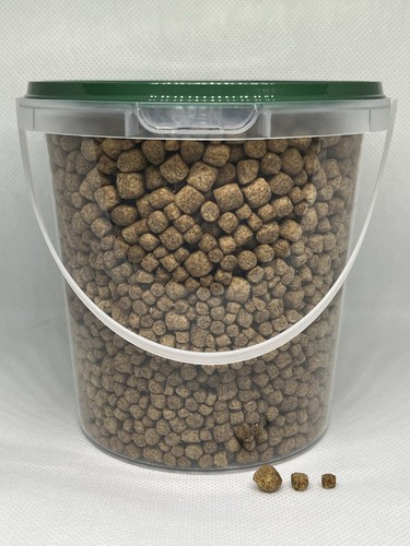 Large amount fish food high - large,