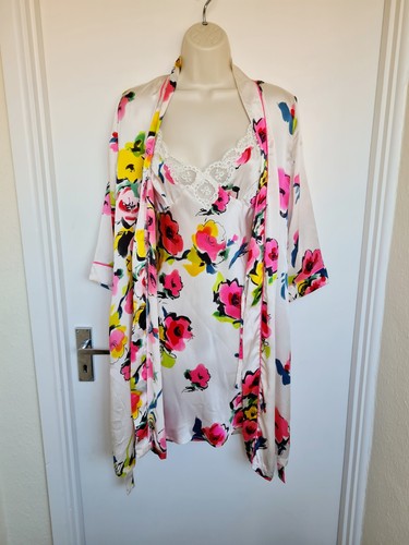 Vintage luxurious cream floral - luxurious,