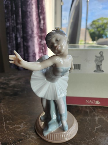 Nao figurine first bow - figurine, bow'