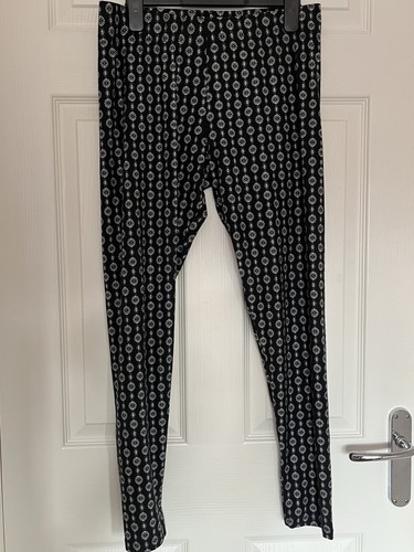 Black white patterned fleece - &,