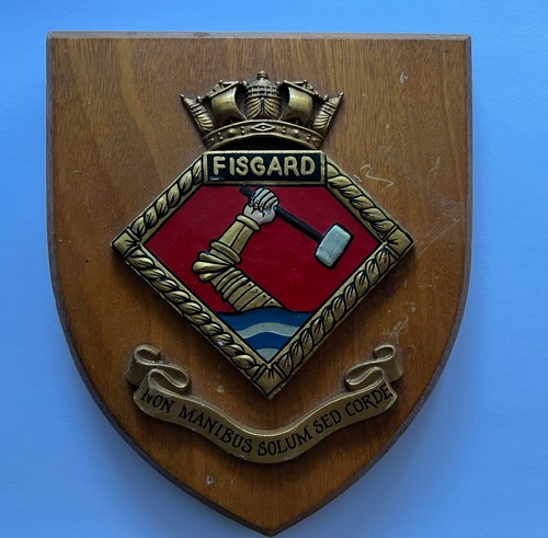 Royal navy ships - royal, crest