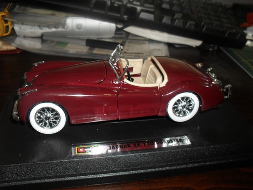 Burago scale jaguar xk120 - jaguar,