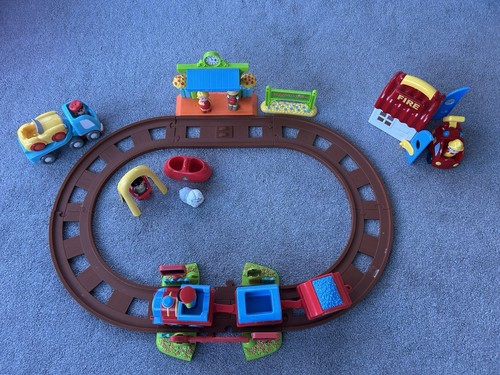 Happyland train and play - train,