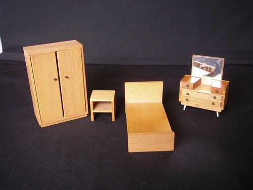 Vintage barton dolls house - ,