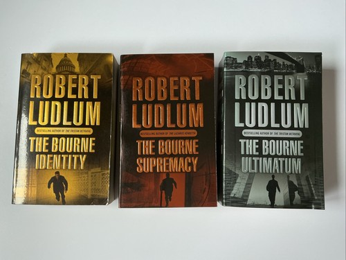 Robert ludlum the bourne - robert, ludlum,