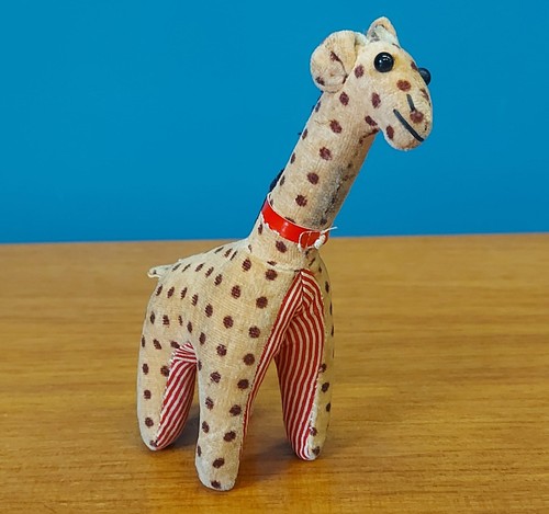 Vintage novelty pin cushion - novelty,