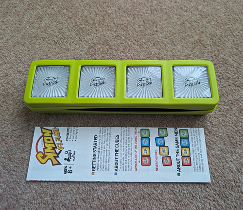 Hasbro simon flash handheld - simon,