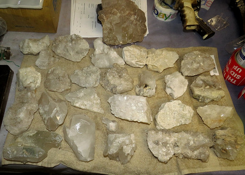 Large lot of 27 quartz - large, 37