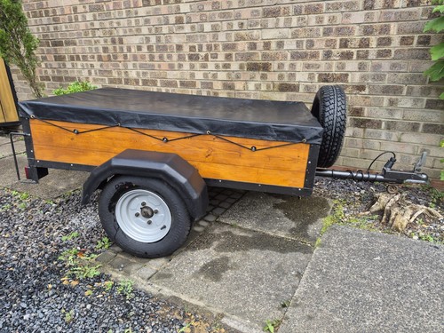 Trailer with waterproof cover - with,