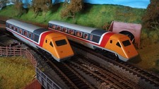 Hornby OO Gauge BR Class 370 APT Driving Trailers x 2