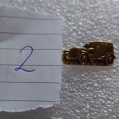 Vintage car metal pin - metal, lapel