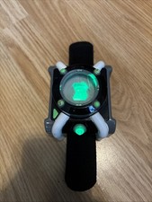 Ben 10 Omnitrix  Watch in working condition.  Lights green and red and speaks