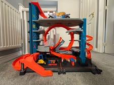 Hot Wheels Huge Bundle Track Set Ultimate Shark Attack Race Track