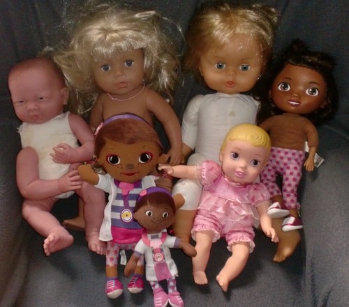 Bundle 7 dolls - of,