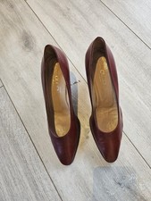 Gucci Tan Court Shoes.  Very Elegant.   Classic Design.  Size 37.5