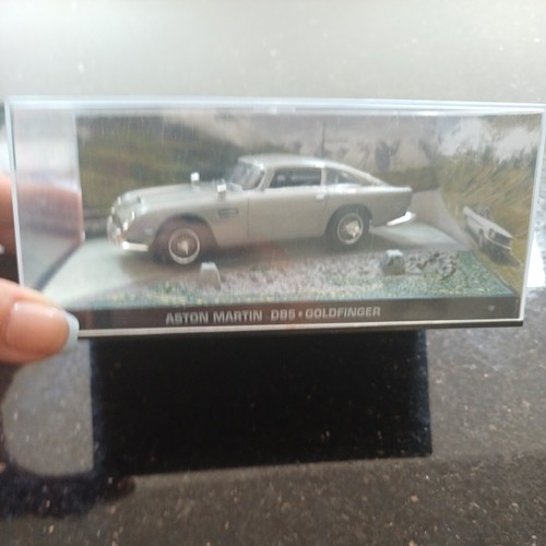 Aston martin db5 007 - martin,