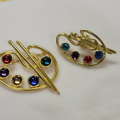 Artist pallets pins - 2, offered