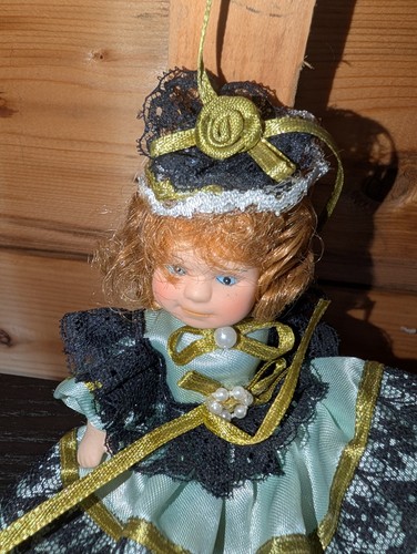 Tiny haunted doll martha - tiny,