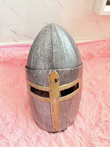 Plastic medieval crusader - plastic,