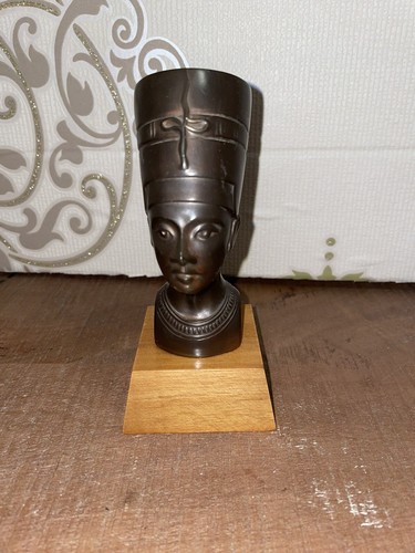 Small metal nefertiti - small,