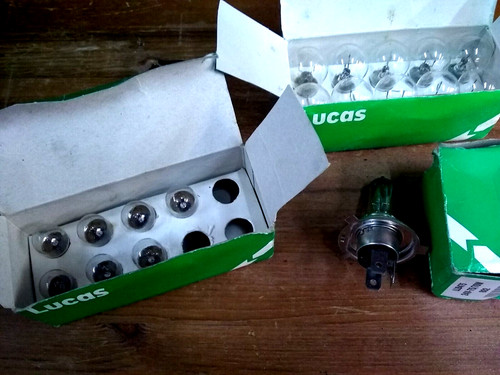 Lucas nos 24v bulbs boxes - bulbs,