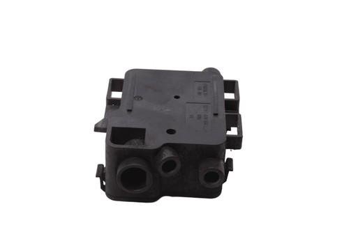 Vacuum actuator throttle valve