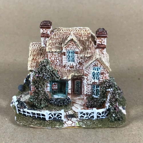 Small whimsical cottage house - small,