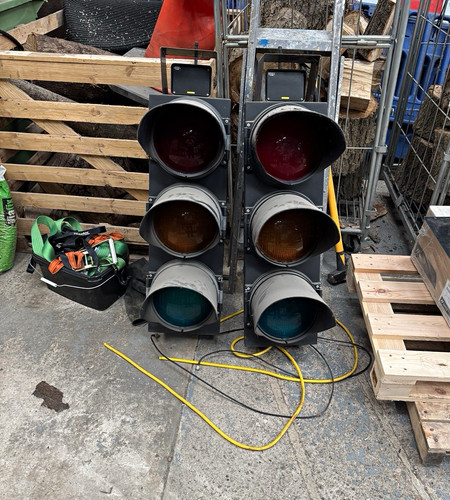 Pike traffic lights and