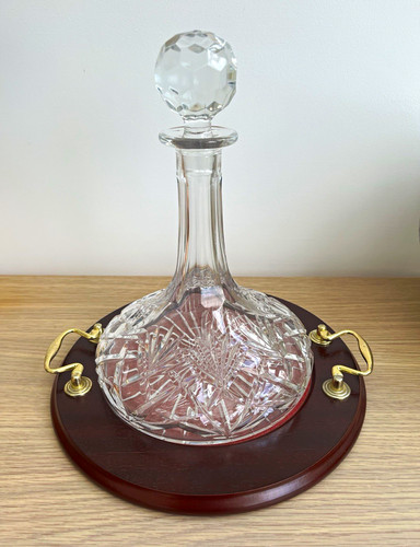 Cut crystal decanter with - cut,