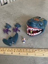 Vintage Mighty Max Doom Zones Jaws of Doom with figures Bluebird Playset 1993