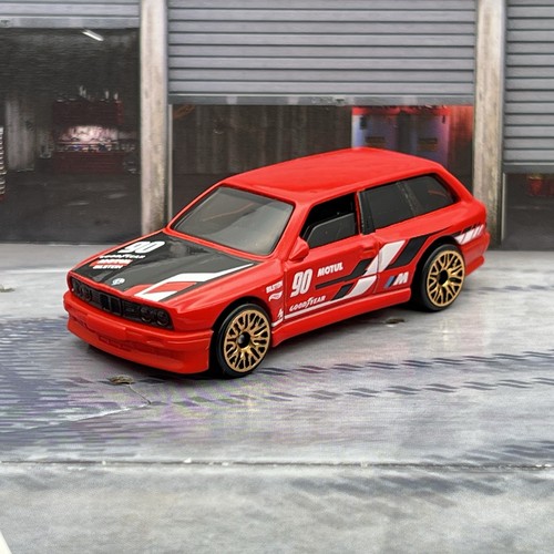 Hot wheels bmw wagon red - hot,