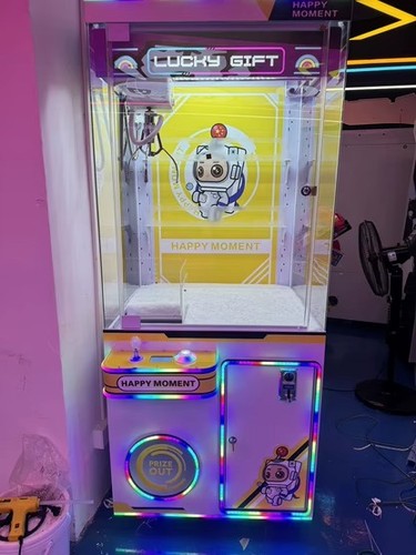 Arcade claw machine - machine, grabber