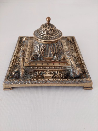 Inkstand ornate with - pen, rest