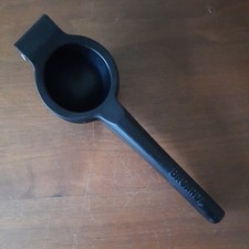 1 x  Bacardi Rum Branded Lime / Lemon Squeezer - Metal - Black