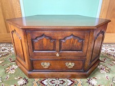 Royal Oak Canterbury Corner TV Cabinet in Medium/Dark Oak